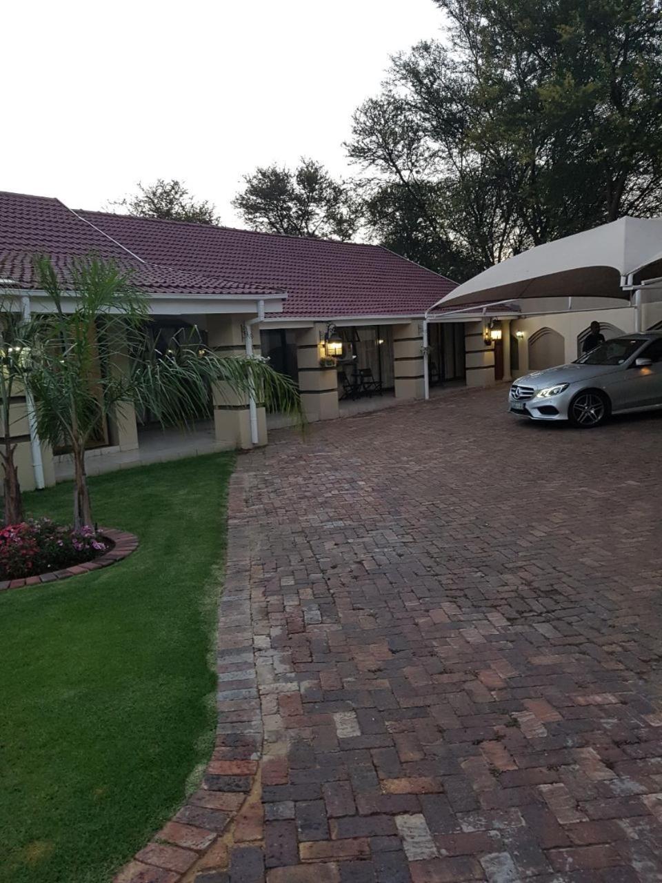 Beethovens Guest Lodge Vanderbijlpark Exterior photo